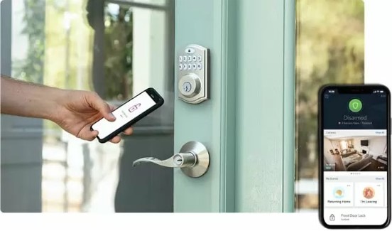 Person opens door using Cox Smart Lock and the Cox Homelife app